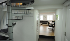 Flur mit Blick ins Wohnzimmer