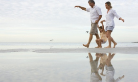 Familie macht Urlaub in Travemünde